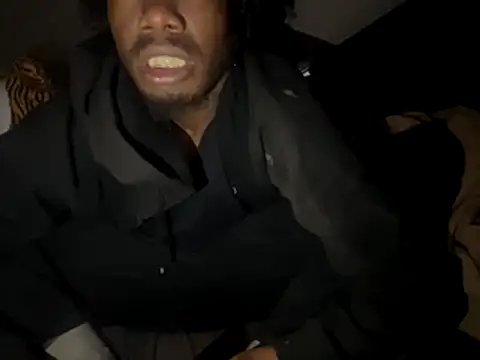 Snapshot of SlimeCrownzOut5 chatting on November 27, 2025, 1:24 pm SlimeCrownzOut5 online show from November 27, 2025, 1:24 pm