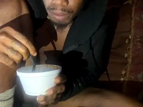 Snapshot of SlimeCrownzOut5 chatting on December 2, 2025, 12:05 am SlimeCrownzOut5 online show from December 2, 2025, 12:05 am