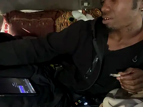 Snapshot of SlimeCrownzOut5 chatting on December 14, 2025, 7:40 pm SlimeCrownzOut5 online show from December 14, 2025, 7:40 pm