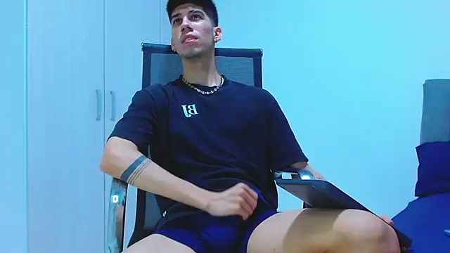 jhony-sex online show from October 31, 2025, 3:18 am