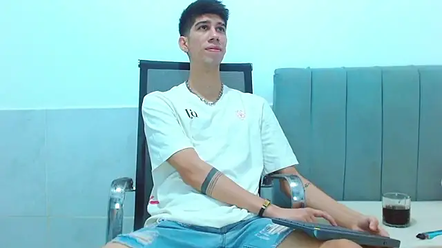 Snapshot of jhony-sex chatting on February 18, 2026, 4:41 am jhony-sex online show from February 18, 2026, 4:41 am