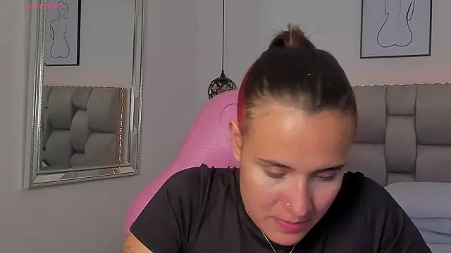 Snapshot of Susan-Sweet-7 chatting on December 15, 2025, 9:19 pm Susan-Sweet-7 online show from December 15, 2025, 9:19 pm