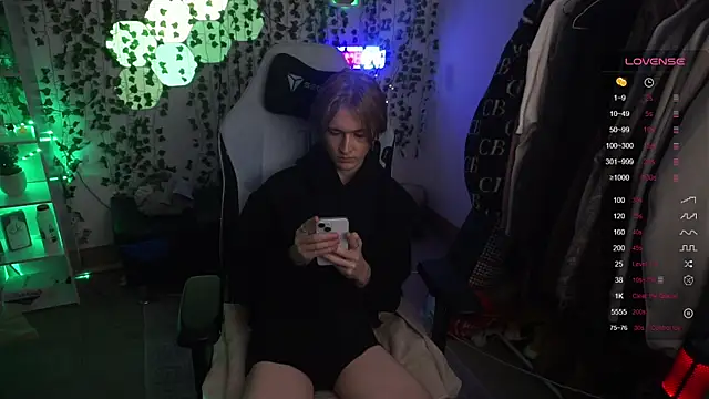 Snapshot of twinkben chatting on February 14, 2025, 9:43 pm twinkben online show from February 14, 2025, 9:43 pm