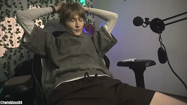 Snapshot of twinkben chatting on October 21, 2025, 7:58 pm twinkben online show from October 21, 2025, 7:58 pm