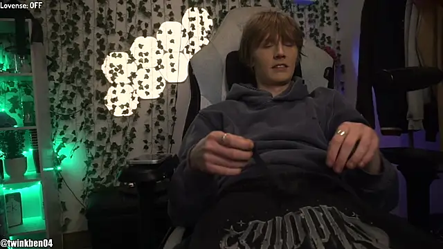 Snapshot of twinkben chatting on December 14, 2025, 9:08 pm twinkben online show from December 14, 2025, 9:08 pm