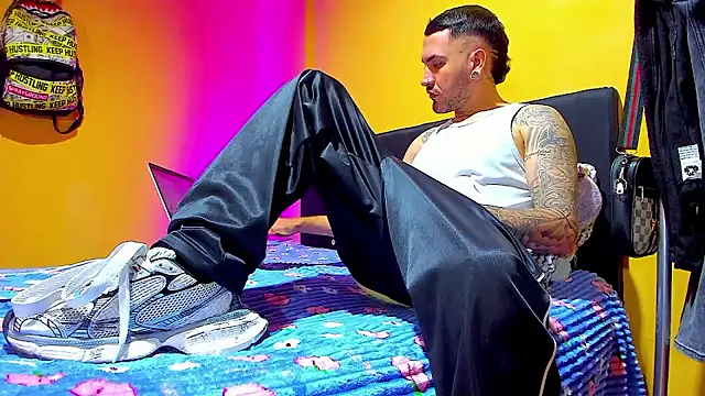 Snapshot of smoker445 chatting on January 15, 2026, 12:32 pm smoker445 online show from January 15, 2026, 12:32 pm