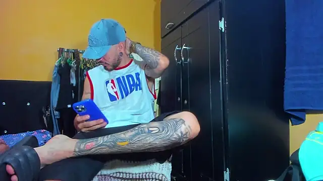 Snapshot of smoker445 chatting on February 11, 2026, 1:21 am smoker445 online show from February 11, 2026, 1:21 am