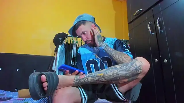 Snapshot of smoker445 chatting on February 14, 2026, 7:21 pm smoker445 online show from February 14, 2026, 7:21 pm