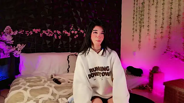 Snapshot of Finibondi chatting on October 17, 2025, 6:38 am Finibondi online show from October 17, 2025, 6:38 am