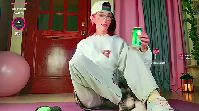 Snapshot of Finibondi chatting on December 21, 2025, 6:20 am Finibondi online show from December 21, 2025, 6:20 am