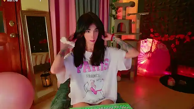 Snapshot of Finibondi chatting on February 3, 2026, 6:51 am Finibondi online show from February 3, 2026, 6:51 am