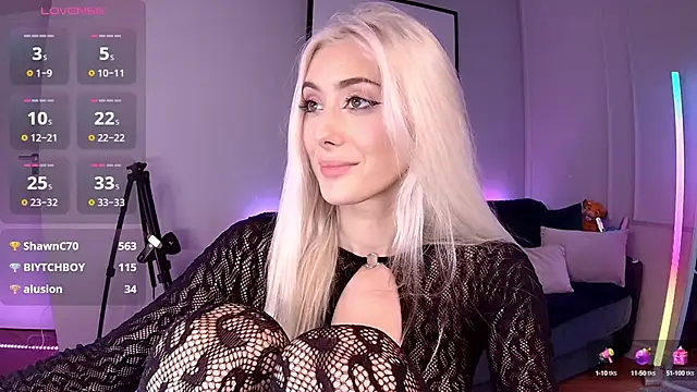 LoryWood online show from December 16, 2024, 5:54 pm