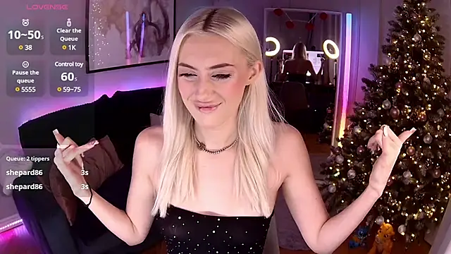 LoryWood online show from December 26, 2024, 2:48 pm