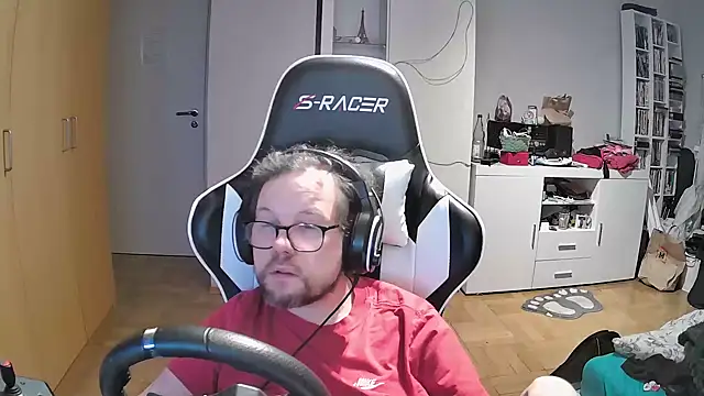 larsgessner30 online show from October 28, 2025, 9:39 pm