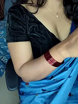 Snapshot of Tanvi-patil chatting on January 2, 2025, 6:07 am Tanvi-patil online show from January 2, 2025, 6:07 am