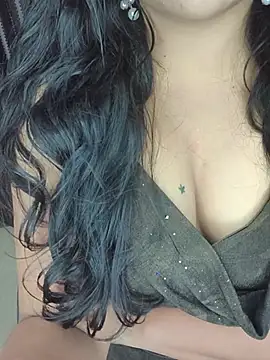 Snapshot of Tanvi-patil chatting on December 17, 2025, 6:14 pm Tanvi-patil online show from December 17, 2025, 6:14 pm