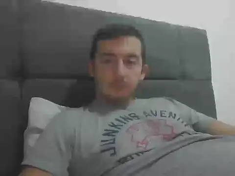 Snapshot of laynufff chatting on October 15, 2025, 6:41 pm laynufff online show from October 15, 2025, 6:41 pm