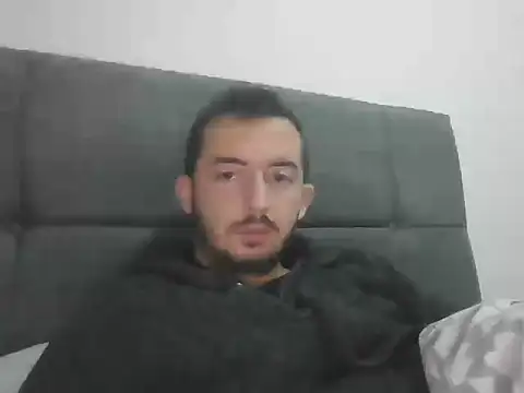 Snapshot of laynufff chatting on December 5, 2025, 5:42 pm laynufff online show from December 5, 2025, 5:42 pm