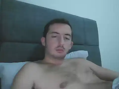 Snapshot of laynufff chatting on December 13, 2025, 7:53 pm laynufff online show from December 13, 2025, 7:53 pm