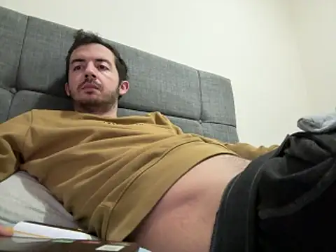 laynufff online show from March 24, 2026, 5:12 am