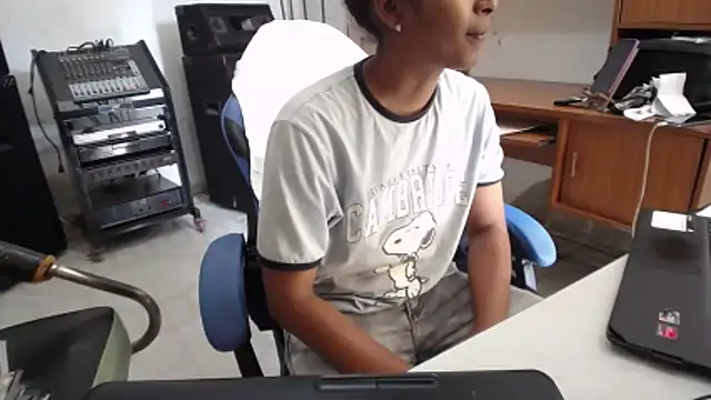 yohatinelly07 online show from November 22, 2025, 2:38 pm