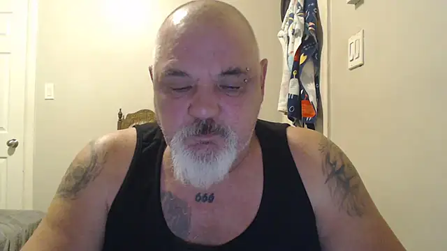 Newfiesausage1972 online show from February 16, 2025, 10:43 pm