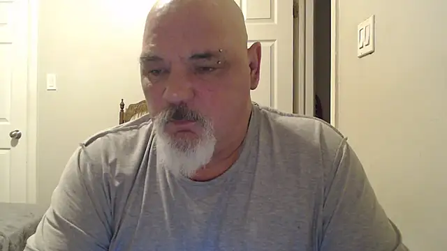 Newfiesausage1972 online show from February 25, 2025, 10:58 am