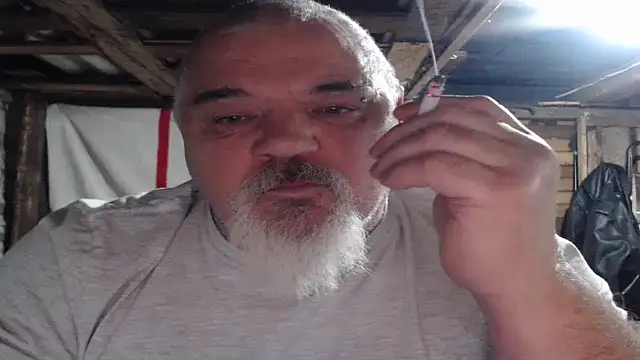 Newfiesausage1972 online show from November 16, 2025, 10:37 pm