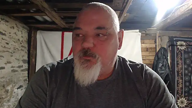 Newfiesausage1972 online show from December 4, 2025, 11:24 pm