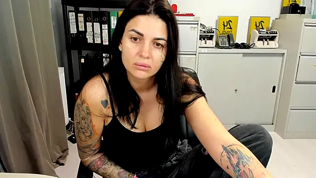 Snapshot of TiffanySweet chatting on November 21, 2025, 6:50 pm TiffanySweet online show from November 21, 2025, 6:50 pm