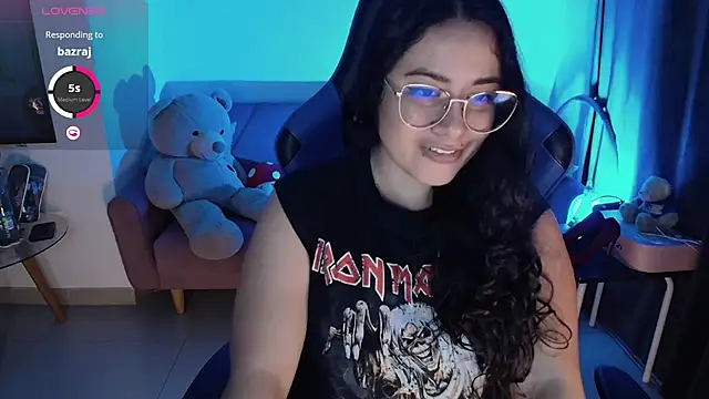 Snapshot of LauraHawkes chatting on March 8, 2025, 4:34 am LauraHawkes online show from March 8, 2025, 4:34 am