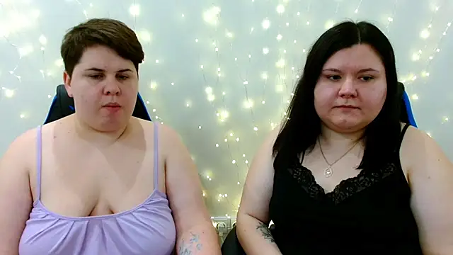 BeckyAndHellen online show from December 18, 2025, 1:50 pm