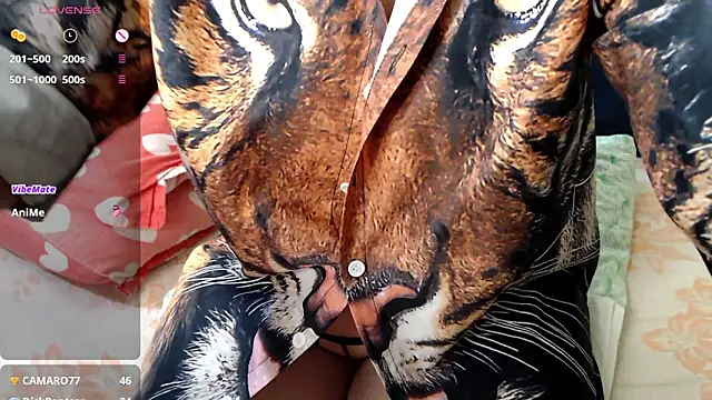 Snapshot of RoseStarr chatting on October 17, 2025, 7:05 pm RoseStarr online show from October 17, 2025, 7:05 pm