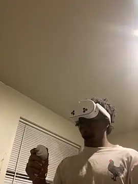 Snapshot of gaimov3r2024 chatting on December 21, 2025, 10:33 am gaimov3r2024 online show from December 21, 2025, 10:33 am