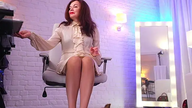 Nylon Legs online show from December 3, 2025, 9:46 pm