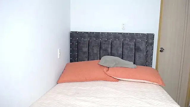 Snapshot of Megan_mancini chatting on December 22, 2025, 12:40 am Megan mancini online show from December 22, 2025, 12:40 am