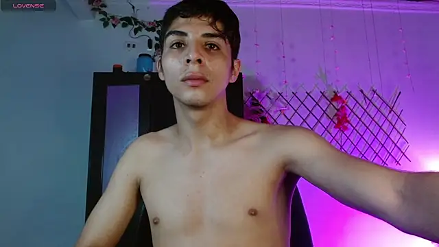 Snapshot of justin_alexxx chatting on December 4, 2024, 6:50 pm justin alexxx online show from December 4, 2024, 6:50 pm