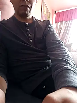 Snapshot of GuapoCoqueto chatting on November 26, 2025, 8:10 pm GuapoCoqueto online show from November 26, 2025, 8:10 pm