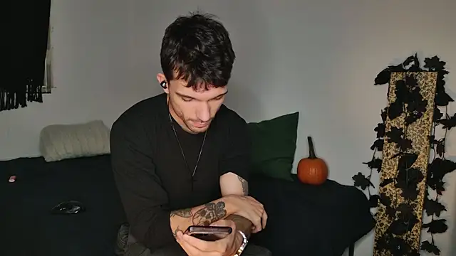 JackDesFeux online show from October 14, 2025, 7:42 am