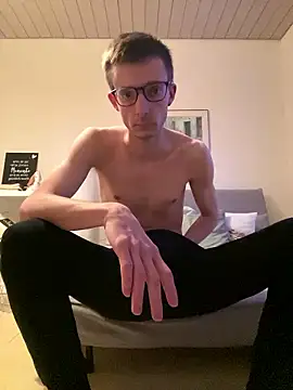 Snapshot of Sturmi18 chatting on January 12, 2026, 4:12 pm Sturmi18 online show from January 12, 2026, 4:12 pm