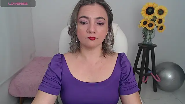 ana milf online show from October 5, 2025, 11:41 am