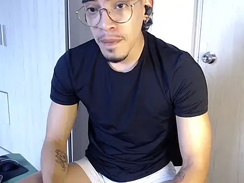 Snapshot of BigDragonBoy chatting on February 1, 2026, 9:02 pm BigDragonBoy online show from February 1, 2026, 9:02 pm