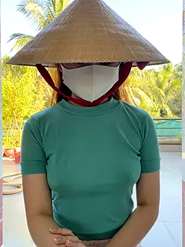 BabyThree  online show from November 30, 2025, 8:29 am