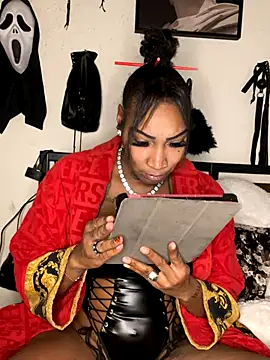 CUMQUEEN-XXX69 online show from December 1, 2025, 2:16 am