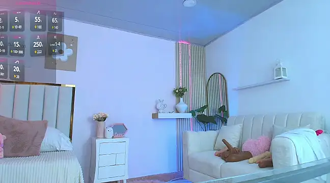 Snapshot of Cristall_Bunny chatting on February 17, 2025, 12:32 am Cristall Bunny online show from February 17, 2025, 12:32 am