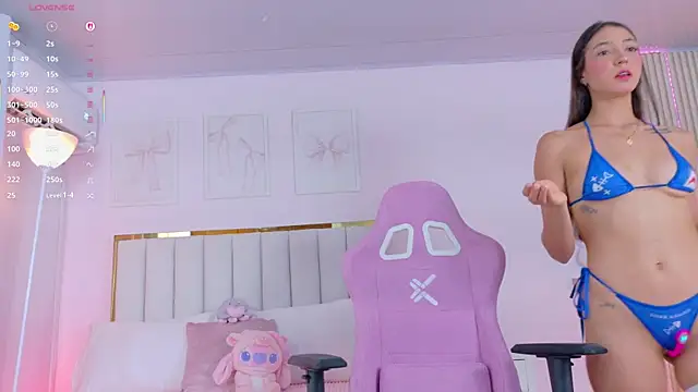 Snapshot of Cristall_Bunny chatting on October 6, 2025, 12:30 am Cristall Bunny online show from October 6, 2025, 12:30 am