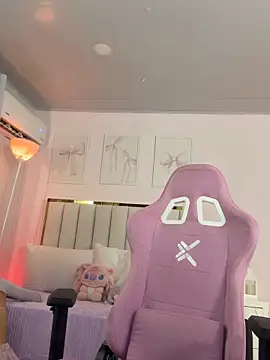 Snapshot of Cristall_Bunny chatting on October 24, 2025, 12:41 am Cristall Bunny online show from October 24, 2025, 12:41 am