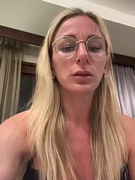 Snapshot of Liana_Lou chatting on March 30, 2026, 2:18 pm Liana Lou online show from March 30, 2026, 2:18 pm