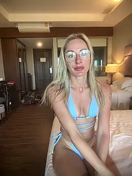 Snapshot of Liana_Lou chatting on April 2, 2026, 6:55 am Liana Lou online show from April 2, 2026, 6:55 am