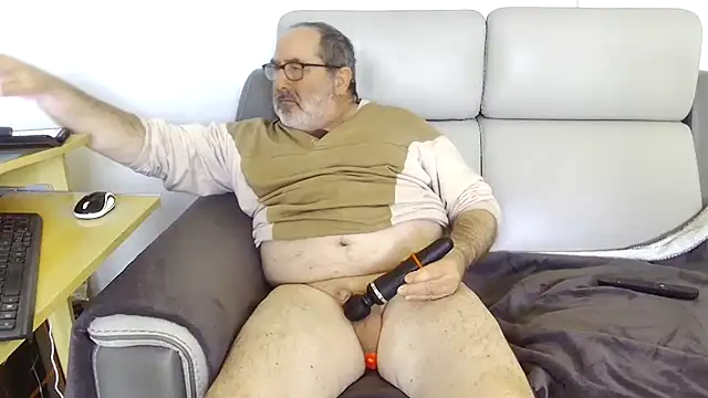 gillou1234 online show from March 26, 2026, 12:33 pm